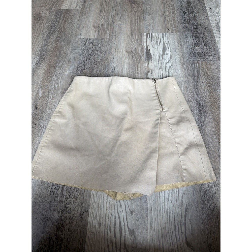 ZARA Size Medium Vegan‎ Leather Ecru Ivory Skort